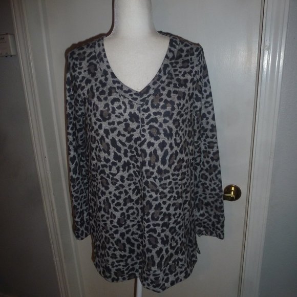 Super soft Ellen Tracy NWOT Leopard Print V Neck Sweater M - Picture 2 of 10